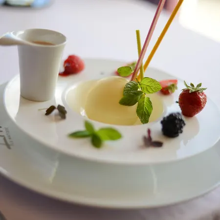 Domaine De & 4* فيلي سور مير