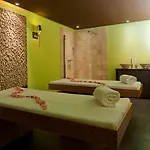 מלון Domaine De & 4*