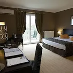 Domaine De & מלון 4*