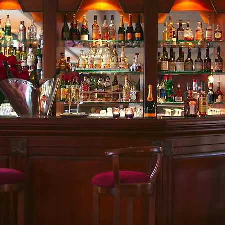 Domaine De & 4* فيلي سور مير