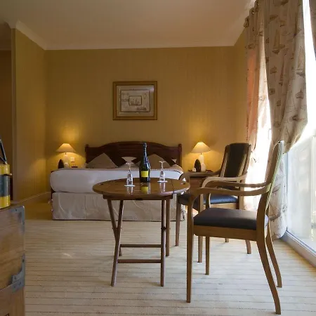 Domaine De & 4* فيلي سور مير