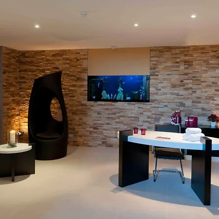 فندق Domaine De & 4*