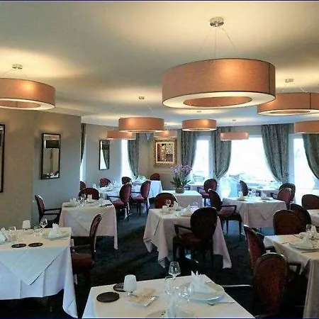 فندق Domaine De & 4*